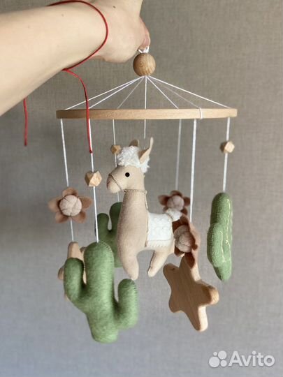 Мобиль на кроватку из фетра