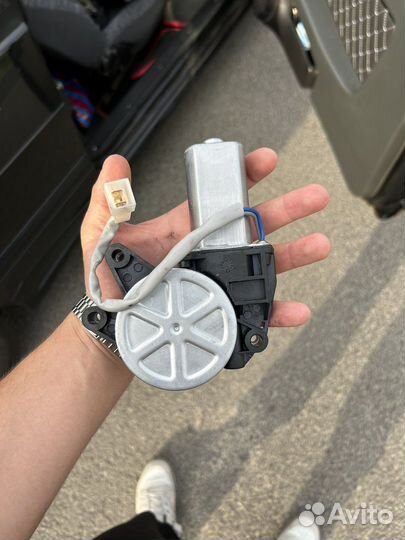 Моторедуктор стеклоподъемника (левый)на ваз