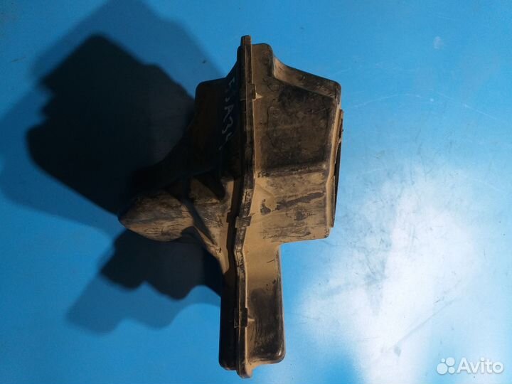 Корпус воздушного фильтра Mitsubishi Space Wagon