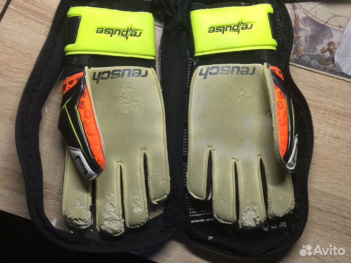 Перчатки вратарские