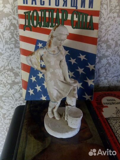 Настольная фигурка