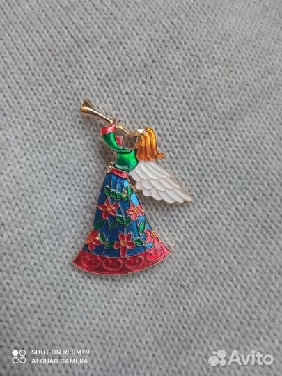 Брошь Значок Новый