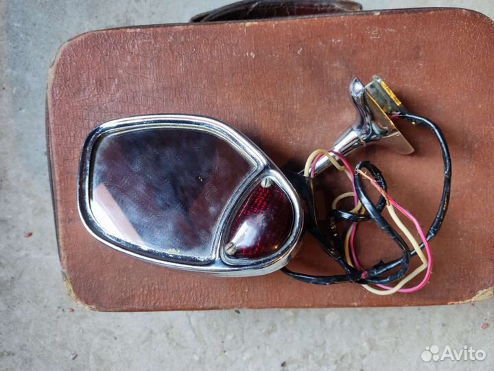 Боковое зеркало