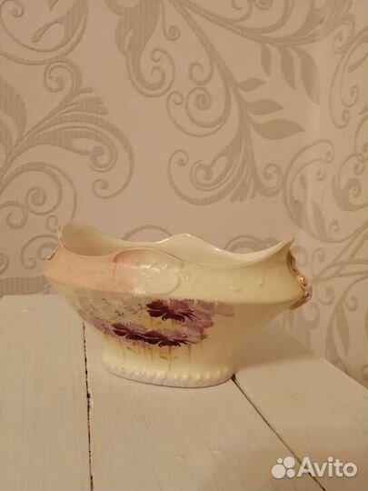 Старая фарфоровая вазочка