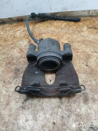 Суппорт тормозной передний левый Ford Focus 2