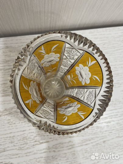 Ваза хрустальная с янтарными вставками