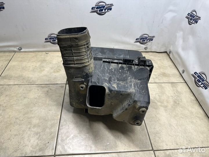 Корпус воздушного фильтра Toyota Highlander 2grfe