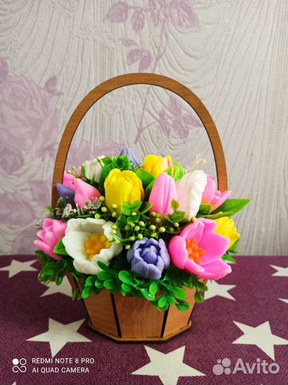 Букет из тюльпанов в корзинке