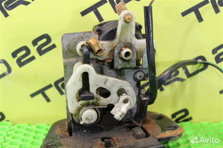 Замок багажника Mazda Bongo SK82MN F8 2012