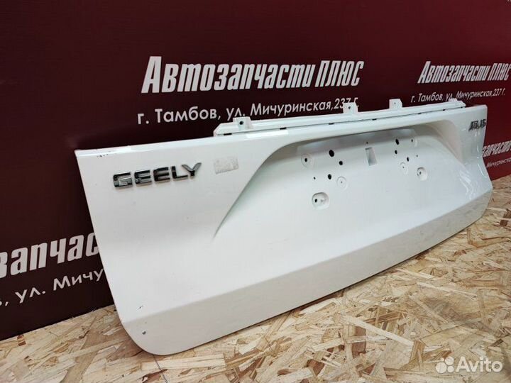 Молдинг крышки багажника Geely Atlas