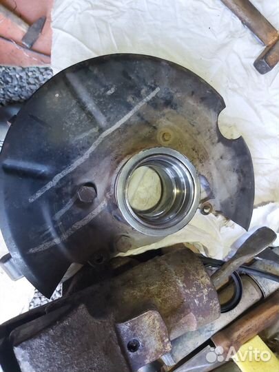 Поворотный кулак с тормозным диском