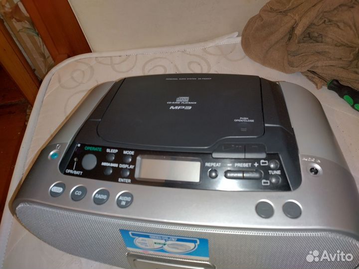 Радио проигрыватель, CD и USB sony