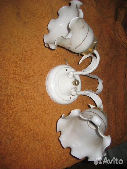 Светильник на стену. бра.таблетка. плафоны