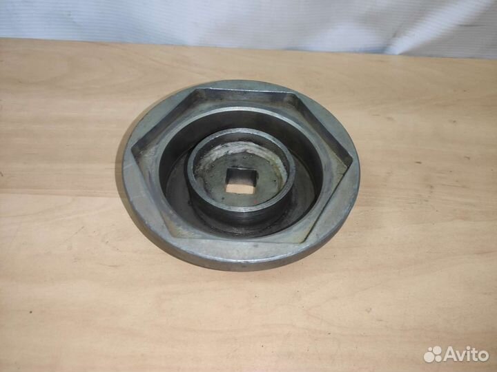 Ключ для регулировочной гайки ступицы stralis