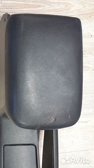 Консоль между сидений центральная Nissan X-trail T