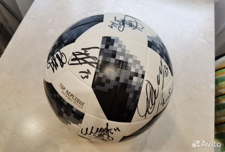 Футбольный мяч с автографами сб Россия чм 2018