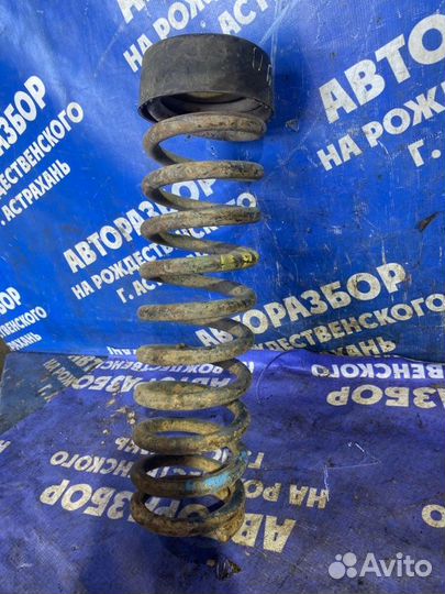 Задняя пружина Mercedes-Benz W190 седан 1993