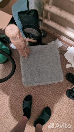 Кошачий домик с когтеточкой