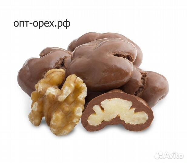 Орехи и ягоды в шоколаде