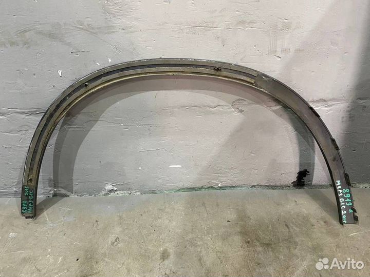 Накладка крыла переднего левого от Mercedes Benz