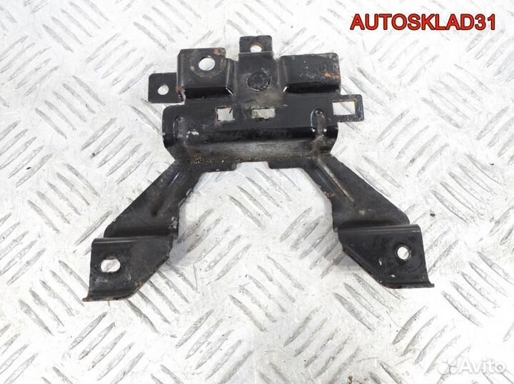 Кронштейн замка капота Ford Fiesta 6 8v51a16860aa