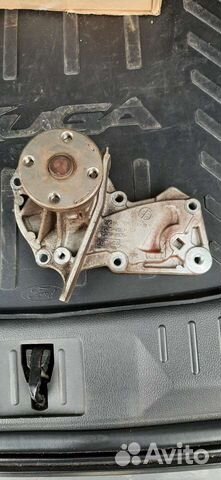 Продам насос системы охлаждения Ford 1778516