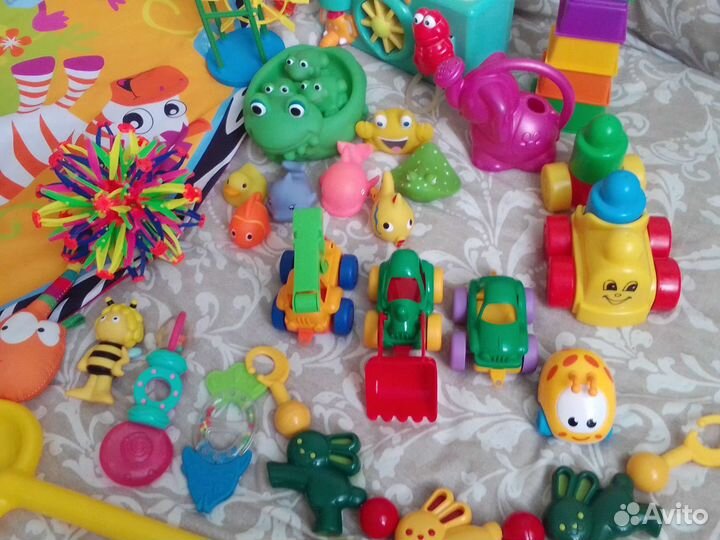 Большой пакет игрушек + развивающий коврик