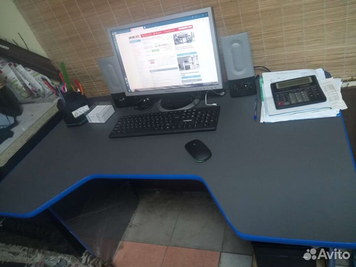 Игровой стол с компьютером для учёбы