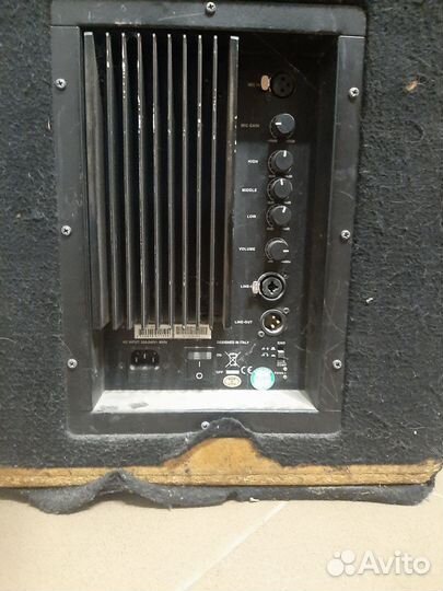 Продаю активные колонки и микшерный пульт