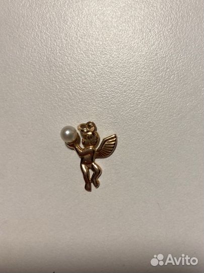 Золотая подвеска с жемчугом