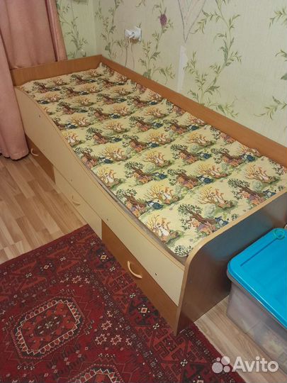 Кровать