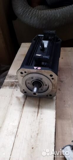 Серводвигатель Lenze