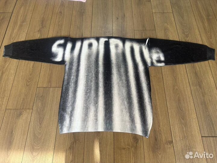 Свитер supreme