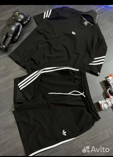 Спортивный костюм adidas