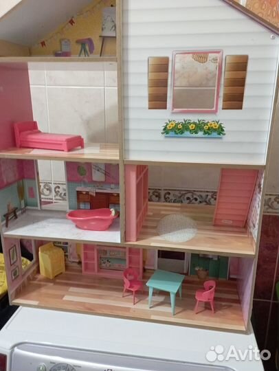 Кукольный домик с мебелью