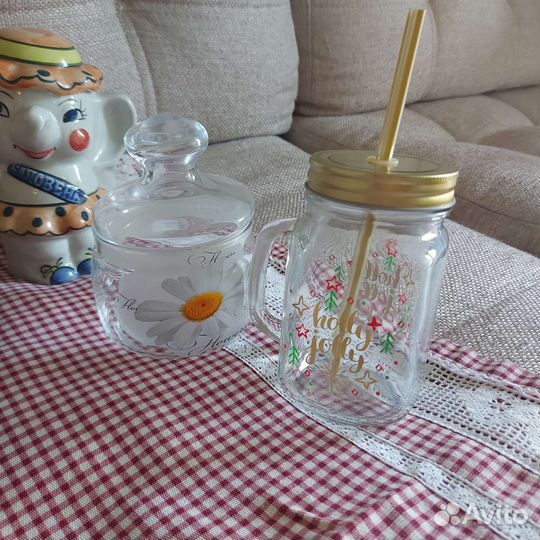 Статуэтки, денежное дерево, пробки бутылочные