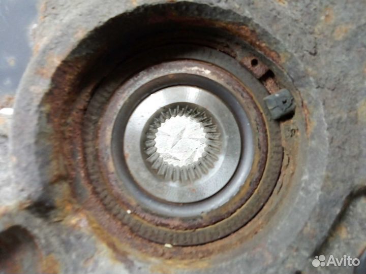 Кулак поворотный левый Ford Escape 3