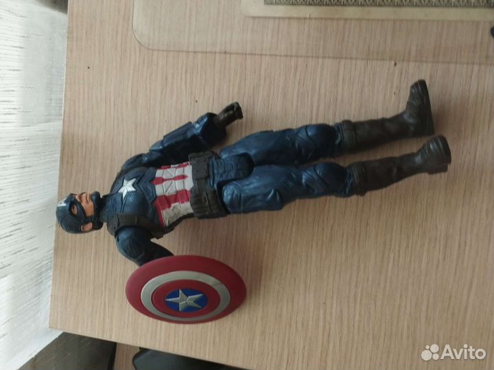 2 игрушки капитан америка, в хорошем состоянии