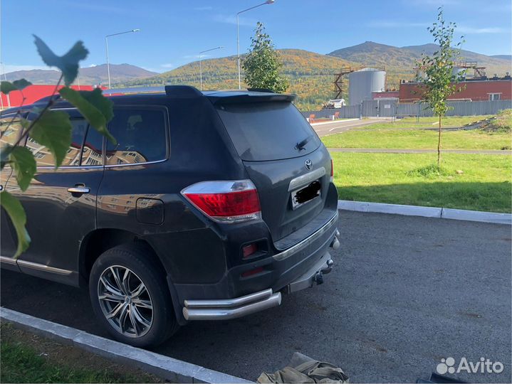 Защита заднего бампера Toyota Highlander