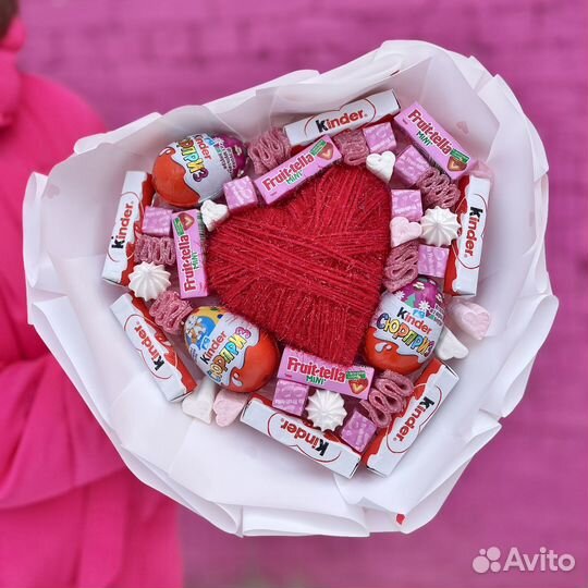 Сладкий букет. Букет из Киндеров. Букет love is
