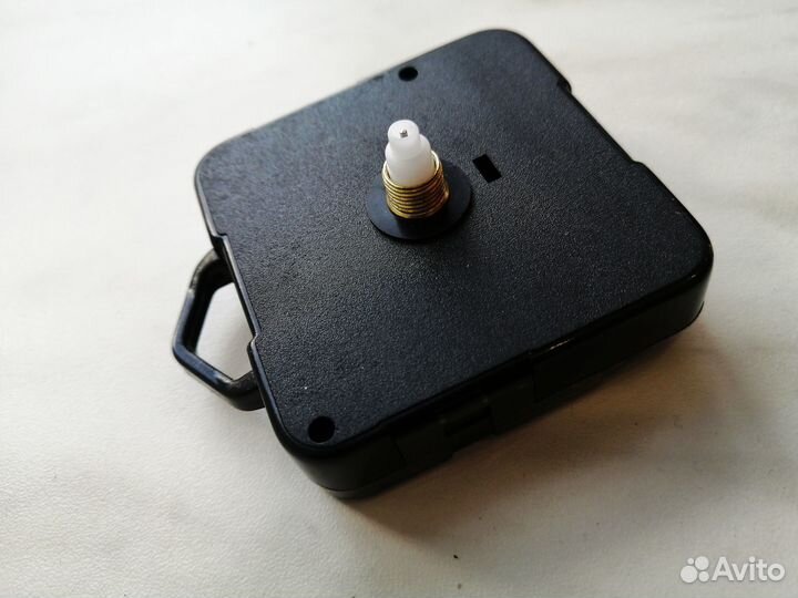 Часовой механизм со стрелками