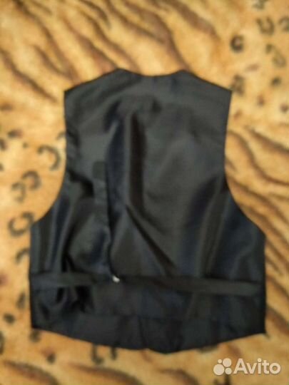 Пиджак и жилет новый 116-122р