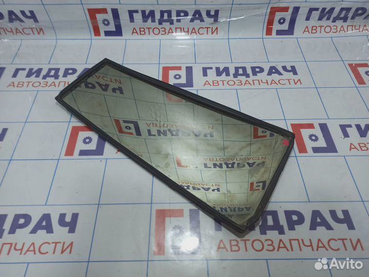 Стекло двери задней правой (форточка) Toyota Land