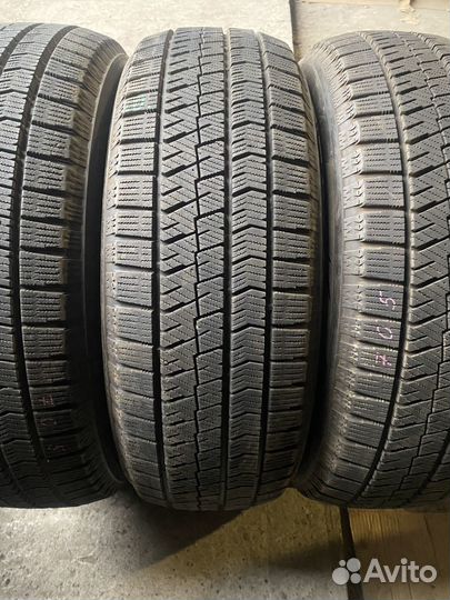 Bridgestone Blizzak VRX2 215/60 R17