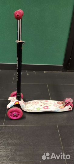 Самокат трёхколёсный