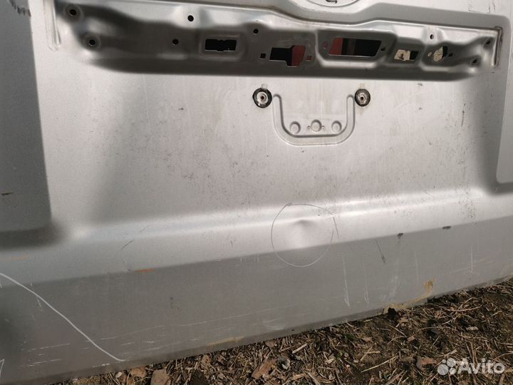 Крышка багажника Toyota Hiace 2 2005
