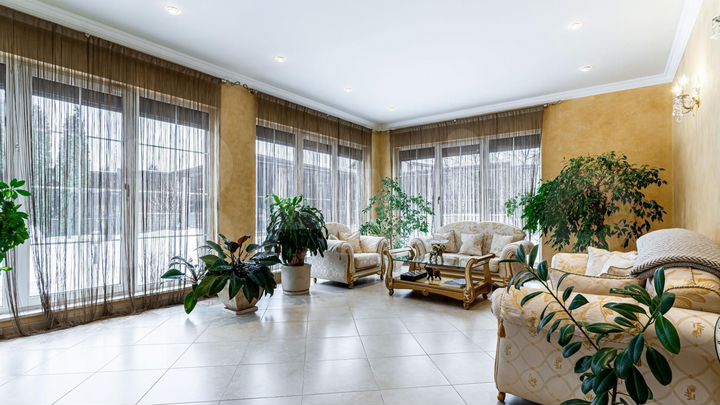 Дом 650 м² на участке 20 сот.