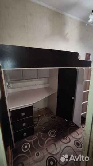 Детская кровать чердак со столом и шкафом