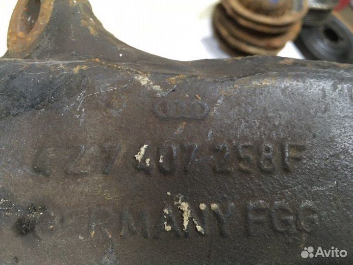 Кулак поворотный передний правый передний правый