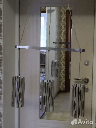 Люстра три лампы